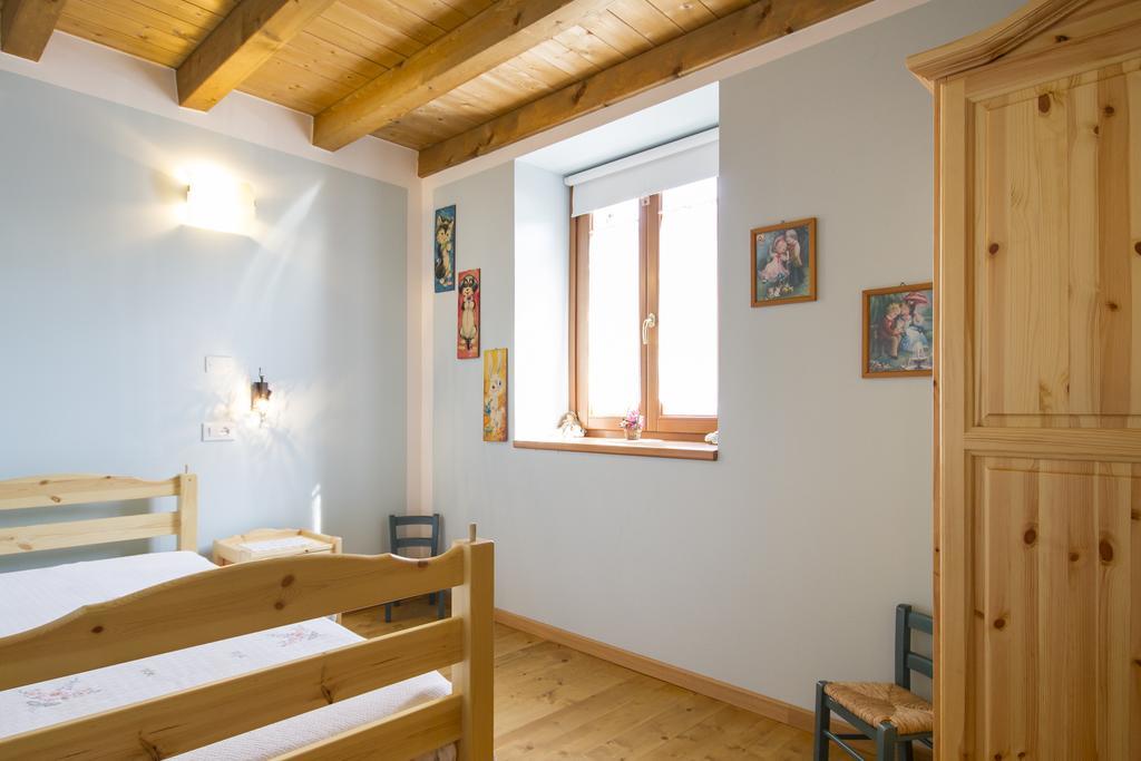 Villa Casa delle Noci Grimacco Camera foto