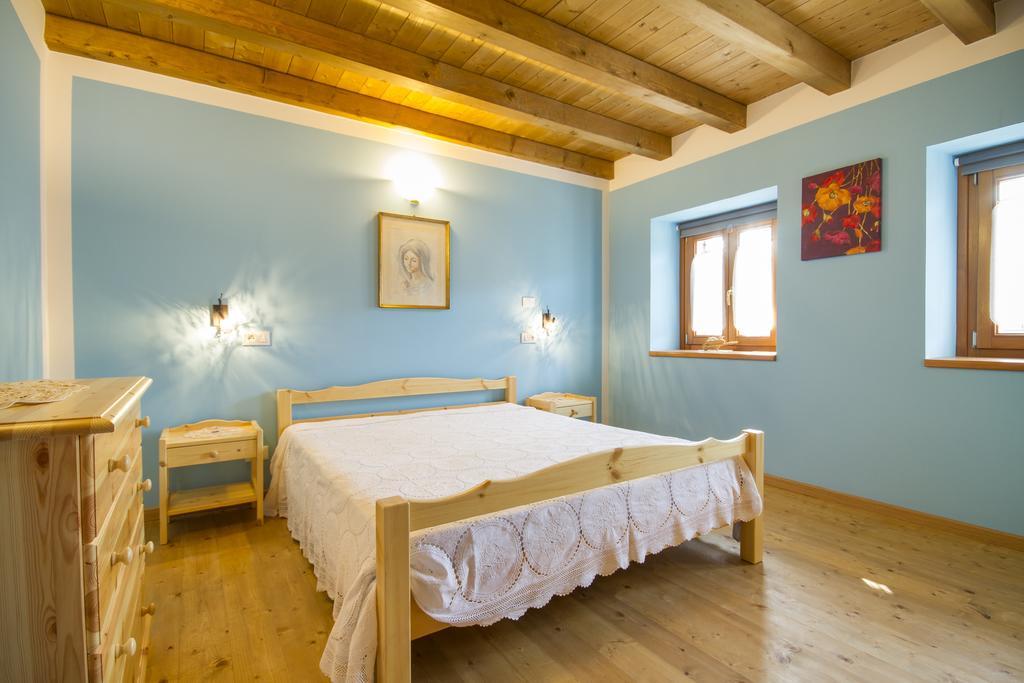 Villa Casa delle Noci Grimacco Camera foto
